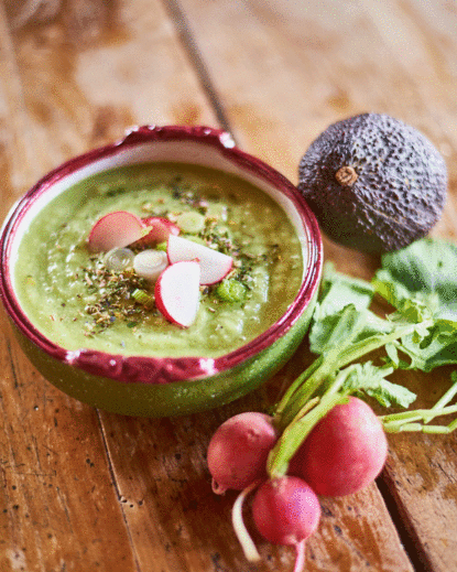 Supă de Castraveți și Avocado cu Ridichi