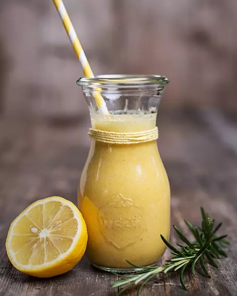Smoothie detoxifiant cu turmeric