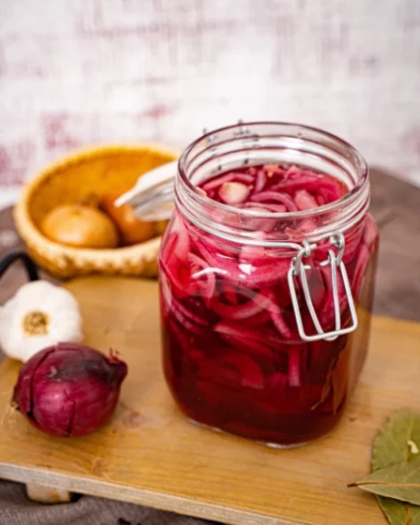 Ceapă murată cu hibiscus