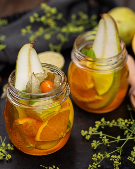 Ceai rece cu turmeric și pere