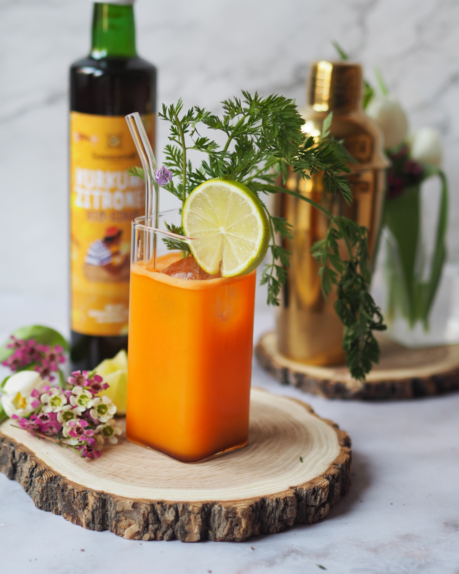 Băutură de Paște cu turmeric și lămâie